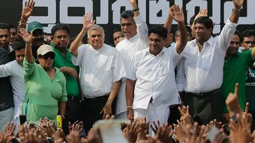 ശ്രീലങ്കയില് വിക്രമസിംഗയെ പിന്തുണച്ച് വന് റാലി ശ്രീലങ്കയില് വിക്രമസിംഗയെ പിന്തുണച്ച് വന് റാലി