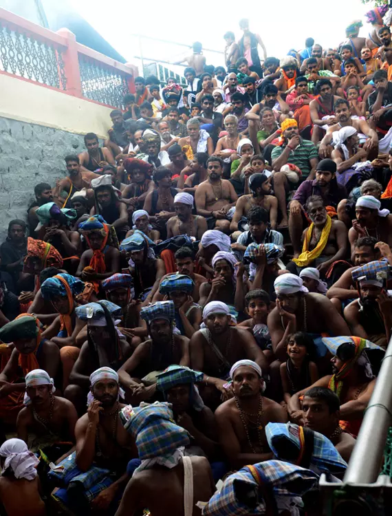 കെ.എസ്.ആര്‍.ടി.സി സര്‍വീസ് ആവശ്യപ്പെട്ട് ഭക്തരുടെ പ്രതിഷേധം