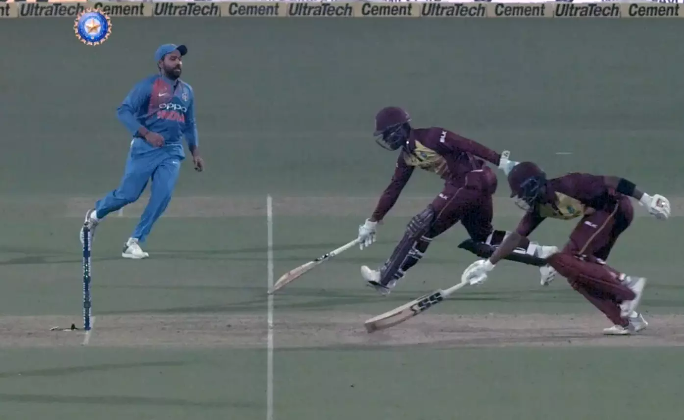 കളിമറന്നുള്ള ഓട്ടത്തിനൊടുവില് കോമഡി റണ്ണൗട്ട് കളിമറന്നുള്ള ഓട്ടത്തിനൊടുവില് കോമഡി റണ്ണൗട്ട്