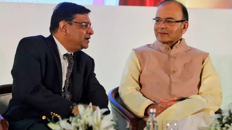 ആര്.ബി.ഐ-സര്ക്കാര് പോര്;താത്കാലിക വെടിനിര്ത്തലെന്ന് സൂചന ആര്.ബി.ഐ-സര്ക്കാര് പോര്;താത്കാലിക വെടിനിര്ത്തലെന്ന് സൂചന