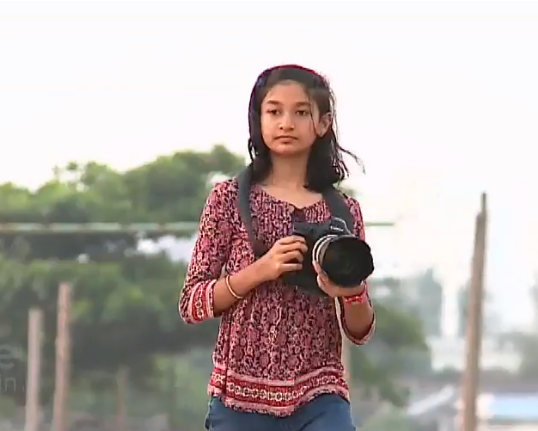 ആറാം ക്ലാസുകാരിയുടെ കൌതുകം ക്യാമറകണ്ണുകളിലൂടെ ഒപ്പിയെടുത്തപ്പോള്‍...