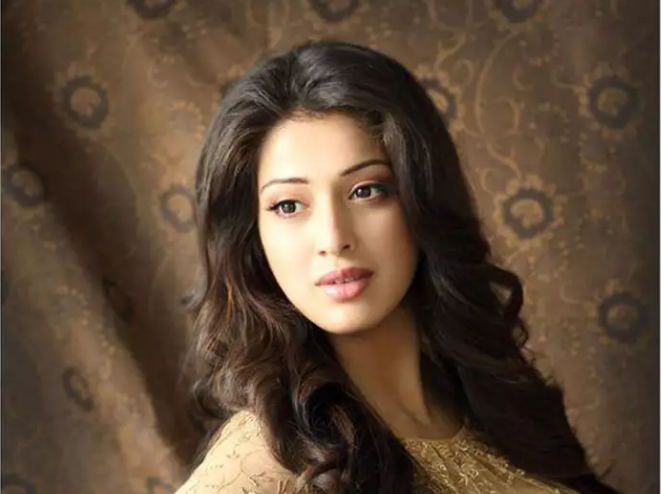 റായ് ലക്ഷ്മി നായികയാകുന്ന സിന്‍ഡ്രല്ലയുടെ ഫസ്റ്റ്‍ലുക്ക് പോസ്റ്റര്‍ പുറത്തിറങ്ങി