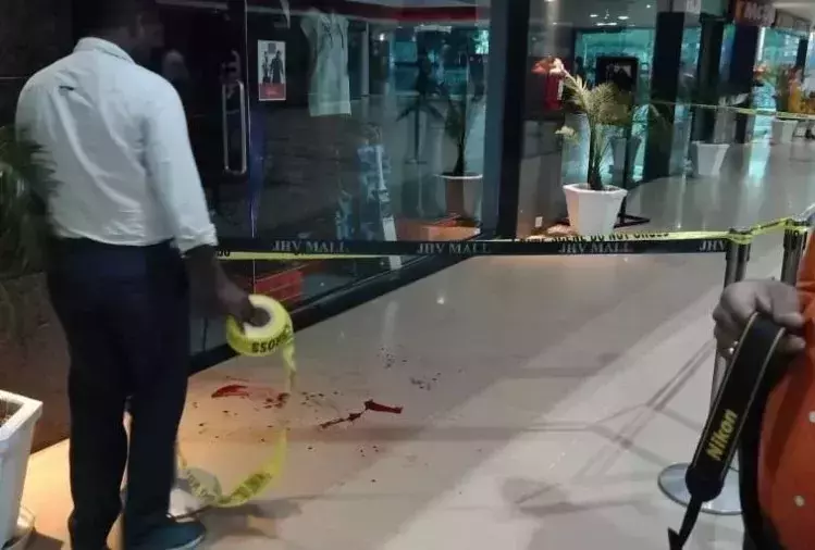 ഡിസ്ക്കൗണ്ട് നല്‍കിയില്ല; വരാണസിയില്‍ രണ്ടു പേരെ വെടിവെച്ച് കൊന്നു