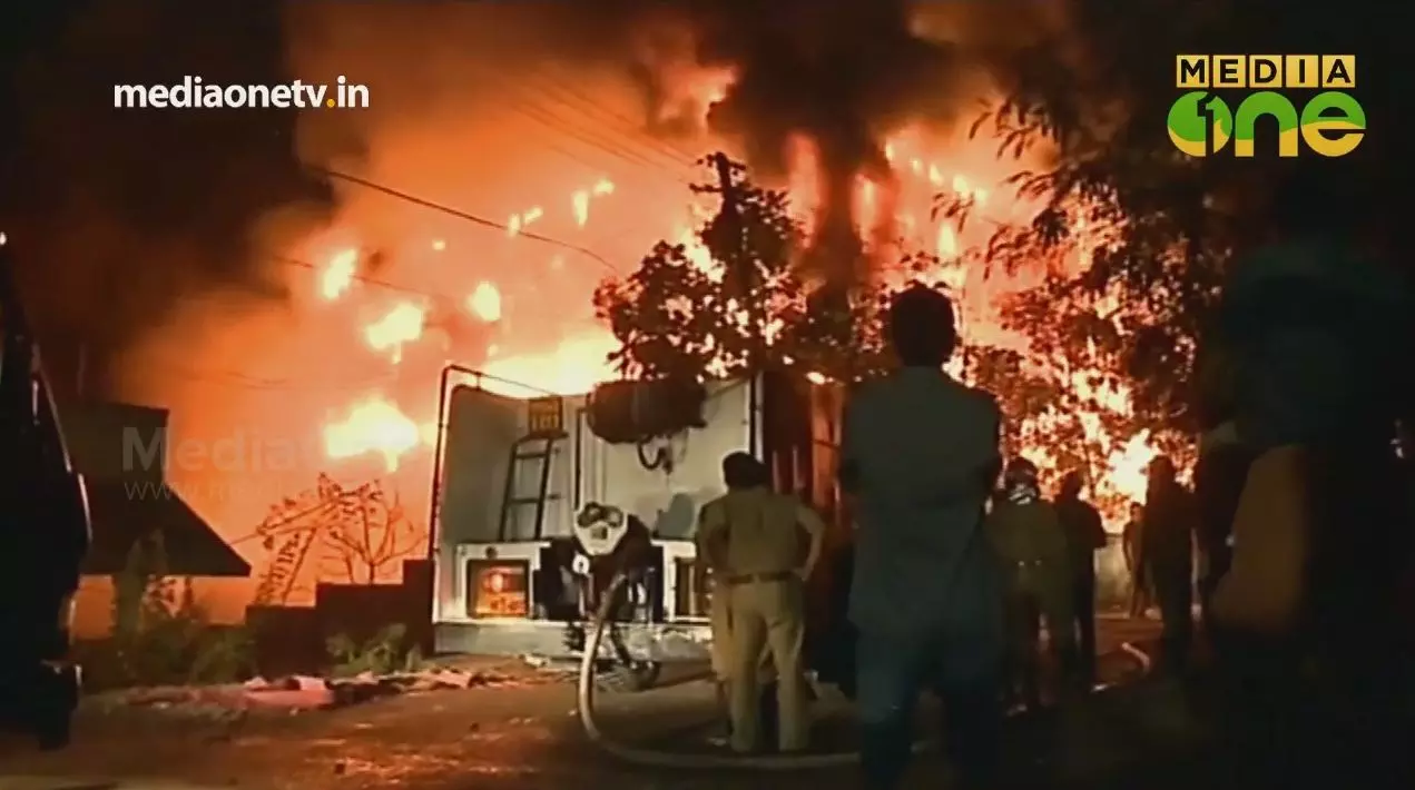 സുരക്ഷാ നിയമങ്ങൾക്ക് വഴങ്ങിയില്ലെങ്കിൽ തീ വിഴുങ്ങും | പ്രതിക്കൂട്