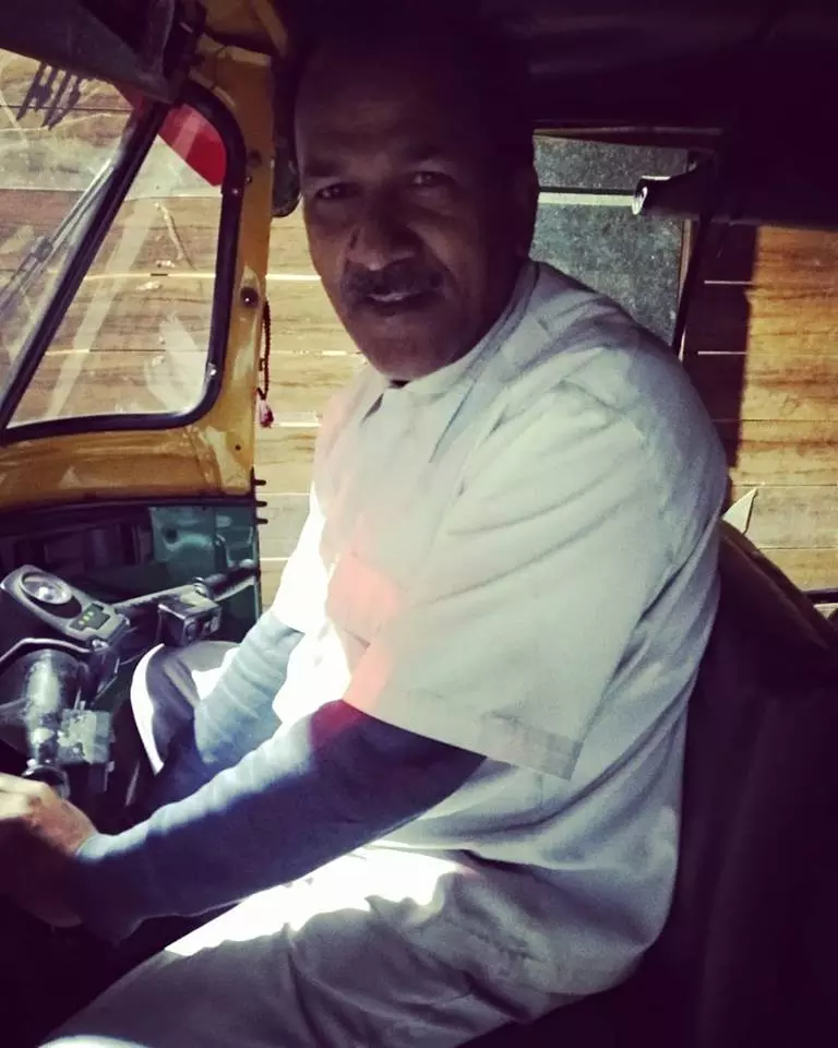 ‘രാത്രി സ്ത്രീകളില് നിന്നും പണം വാങ്ങാറില്ല; നിങ്ങളെ വീട്ടിലെത്തിക്കുകയാണ് മുഖ്യം’ സോഷ്യല് മീഡിയയില് താരമായി ഈ ഓട്ടോ ഡ്രൈവര് ‘രാത്രി സ്ത്രീകളില് നിന്നും പണം വാങ്ങാറില്ല; നിങ്ങളെ വീട്ടിലെത്തിക്കുകയാണ് മുഖ്യം’ സോഷ്യല് മീഡിയയില് താരമായി ഈ ഓട്ടോ ഡ്രൈവര്