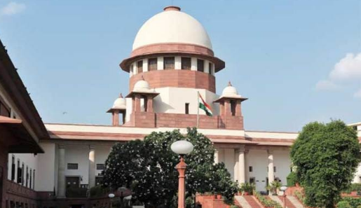 ശബരിമല സ്ത്രീ പ്രവേശം: റിട്ട് ഹരജികള്‍ മൂന്നംഗ സുപ്രീംകോടതി ബെഞ്ച് പരിഗണിക്കും