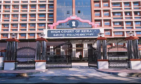 ശബരിമലയില് സംഘർഷം സൃഷ്ടിക്കാൻ കോടതിയെ ഉപകരണമാക്കരുതെന്ന് ഹൈക്കോടതി ശബരിമലയില് സംഘർഷം സൃഷ്ടിക്കാൻ കോടതിയെ ഉപകരണമാക്കരുതെന്ന് ഹൈക്കോടതി