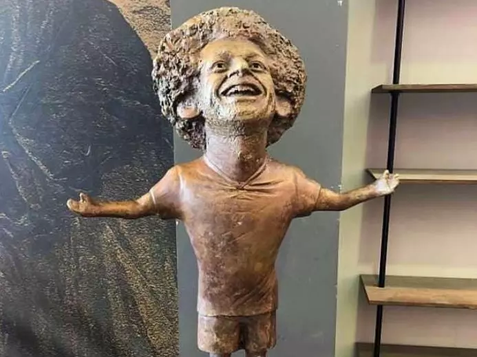 റൊണാള്ഡോക്ക് പിന്നാലെ സാലാഹിന്റെ പ്രതിമയും വിവാദത്തില് റൊണാള്ഡോക്ക് പിന്നാലെ സാലാഹിന്റെ പ്രതിമയും വിവാദത്തില്