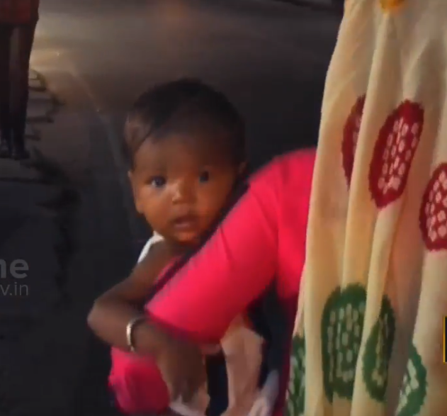 നിറമില്ലാത്ത തെരുവിലെ ബാല്യം