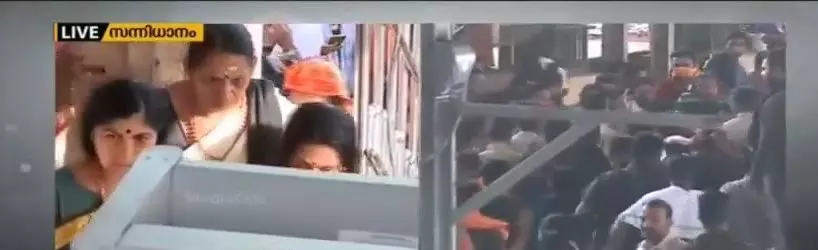 പ്രതിഷേധക്കാര് ആദ്യം തടഞ്ഞു, പിന്നെ പിന്മാറി: സ്ത്രീകള് ദര്ശനം നടത്തി പ്രതിഷേധക്കാര് ആദ്യം തടഞ്ഞു, പിന്നെ പിന്മാറി: സ്ത്രീകള് ദര്ശനം നടത്തി