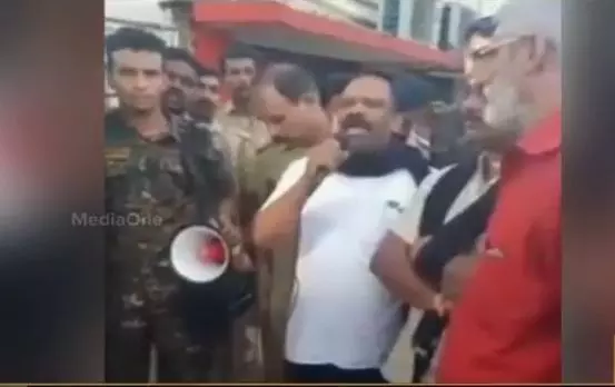 സന്നിധാനത്ത് പൊലീസിനെ സാക്ഷിയാക്കി, പൊലീസ് മൈക്കില്‍ ആര്‍.എസ്.എസ് നേതാവിന്റെ പ്രസംഗം, വിവാദമാകുന്നു