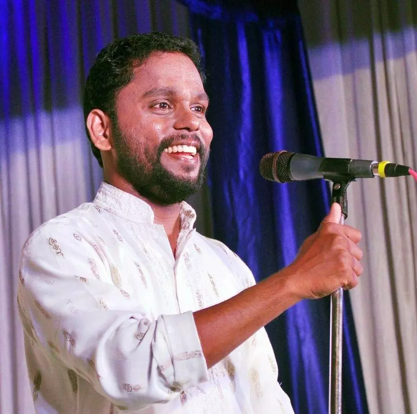 ഏകാഭിനയത്തിലൂടെ ശ്രദ്ധേയനായ സജീഷ് കുട്ടനല്ലൂര്‍ അതിഥിയില്‍