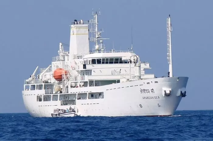 സര്വീസുകള് ഉദ്യോഗസ്ഥര്ക്ക് തോന്നുംപോലെ, ഉള്ള കപ്പലുകളിലാണെങ്കില് ആവശ്യത്തിന് ടിക്കറ്റുമില്ല;ലക്ഷദ്വീപുകാരുടെ യാത്രാദുരിതം ഇവിടെ തീരുന്നില്ല സര്വീസുകള് ഉദ്യോഗസ്ഥര്ക്ക് തോന്നുംപോലെ, ഉള്ള കപ്പലുകളിലാണെങ്കില് ആവശ്യത്തിന് ടിക്കറ്റുമില്ല;ലക്ഷദ്വീപുകാരുടെ യാത്രാദുരിതം ഇവിടെ തീരുന്നില്ല