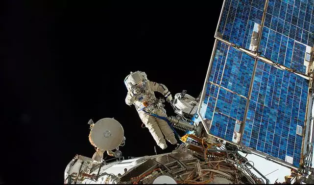 പ്രതിസന്ധികള്ക്കൊടുവില് ബഹിരാകാശ നിലയത്തില് ക്രിസ്തുമസ് വിഭവങ്ങളെത്തി പ്രതിസന്ധികള്ക്കൊടുവില് ബഹിരാകാശ നിലയത്തില് ക്രിസ്തുമസ് വിഭവങ്ങളെത്തി