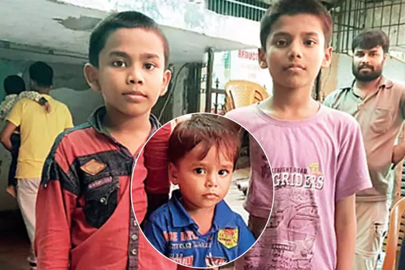 അനിയനെ തട്ടിക്കൊണ്ടുപോകാന് ശ്രമം; പിന്തുടര്ന്ന് രക്ഷപ്പെടുത്തി 10 വയസുകാരന്; സി.സി.ടി.വി ദൃശ്യങ്ങള് വൈറലാകുന്നു അനിയനെ തട്ടിക്കൊണ്ടുപോകാന് ശ്രമം; പിന്തുടര്ന്ന് രക്ഷപ്പെടുത്തി 10 വയസുകാരന്; സി.സി.ടി.വി ദൃശ്യങ്ങള് വൈറലാകുന്നു