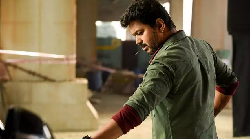 സര്ക്കാര്; രണ്ടാം ദിനം തന്നെ 100 കോടി ക്ലബ്ബിലേക്ക് സര്ക്കാര്; രണ്ടാം ദിനം തന്നെ 100 കോടി ക്ലബ്ബിലേക്ക്