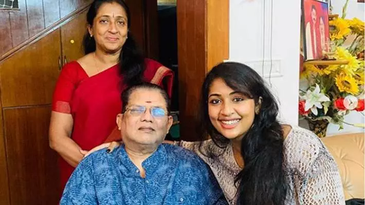 നവ്യക്കൊപ്പം ‘മാണിക്യ വീണ’യുമായി പാടി ജഗതി നവ്യക്കൊപ്പം ‘മാണിക്യ വീണ’യുമായി പാടി ജഗതി