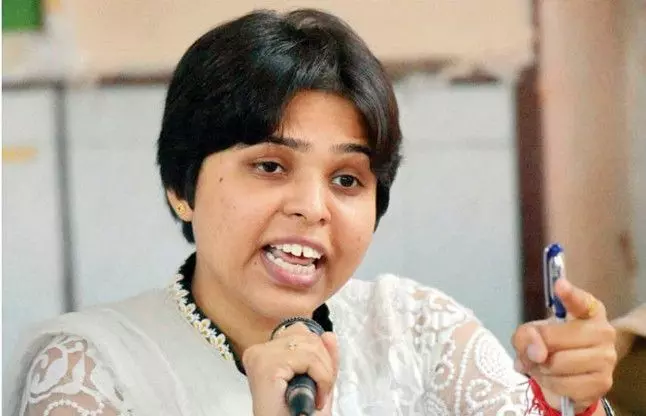 പ്രത്യേക സുരക്ഷ ഒരുക്കില്ലെന്ന് പൊലീസ്; എന്ത് സംഭവിച്ചാലും ഉത്തരവാദിത്വം സർക്കാരിനെന്ന് തൃപ്തി ദേശായി പ്രത്യേക സുരക്ഷ ഒരുക്കില്ലെന്ന് പൊലീസ്; എന്ത് സംഭവിച്ചാലും ഉത്തരവാദിത്വം സർക്കാരിനെന്ന് തൃപ്തി ദേശായി