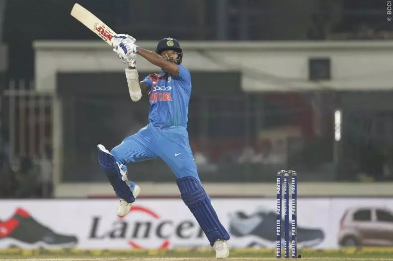 ധവാന്(92) തിളങ്ങി, അവസാന പന്തില് ഇന്ത്യക്ക് ജയം ധവാന്(92) തിളങ്ങി, അവസാന പന്തില് ഇന്ത്യക്ക് ജയം