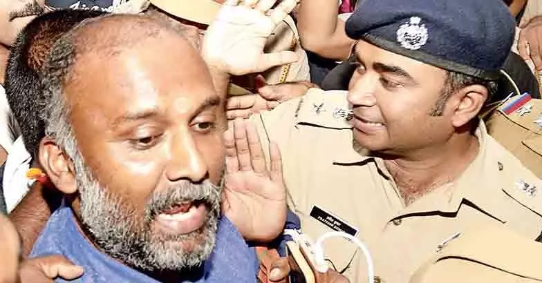 ശബരിമലയില് പ്രശ്നമുണ്ടാക്കിയ ആര്.എസ്.എസ് നേതാവിനെ ആരോഗ്യവകുപ്പ് സസ്പെന്ഡ് ചെയ്തു ശബരിമലയില് പ്രശ്നമുണ്ടാക്കിയ ആര്.എസ്.എസ് നേതാവിനെ ആരോഗ്യവകുപ്പ് സസ്പെന്ഡ് ചെയ്തു