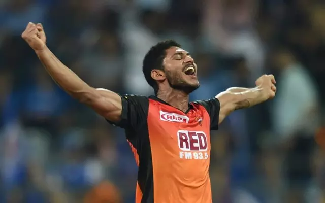 ബേസിലിനെ സണ്റൈസേഴ്സ് നിലനിര്ത്തി ബേസിലിനെ സണ്റൈസേഴ്സ് നിലനിര്ത്തി