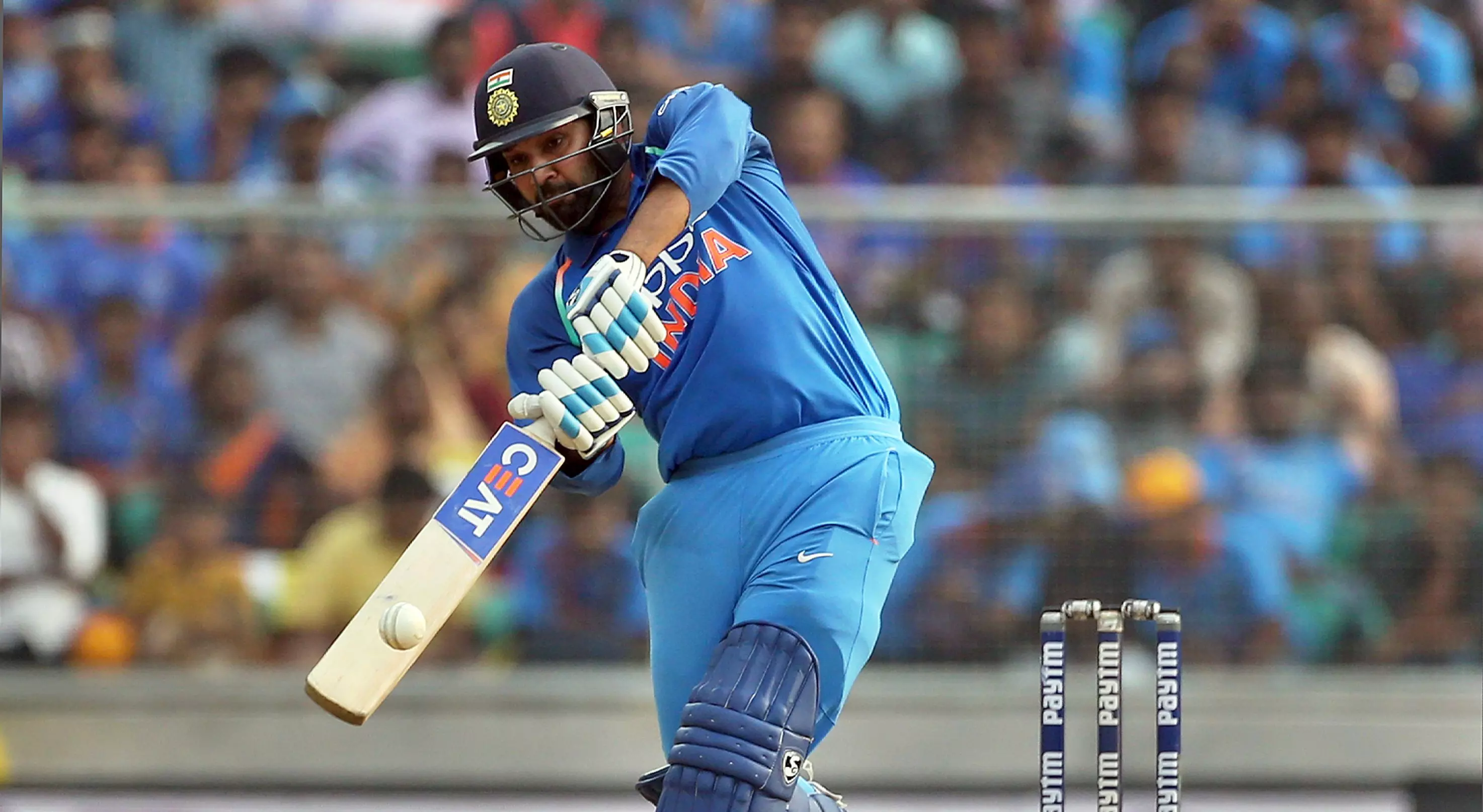 കൊഹ്ലിക്കും ധോണിക്കും നേടാനാകാത്ത റെക്കോര്ഡ് സ്വന്തമാക്കി രോഹിത് ശര്മ കൊഹ്ലിക്കും ധോണിക്കും നേടാനാകാത്ത റെക്കോര്ഡ് സ്വന്തമാക്കി രോഹിത് ശര്മ