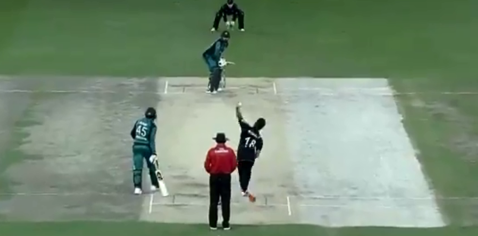 ബൗണ്ടറി നേടാതെ 1 പന്തില്‍ നിന്ന് 5 റണ്‍സ്... ചിരിപ്പിക്കും ഈ പാക് താരങ്ങള്‍