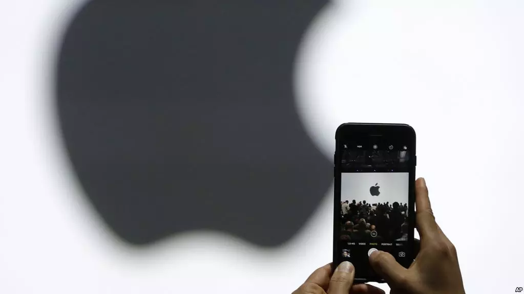 ആപ്പിൾ ഐ ഫോൺ എക്സ്, മാക്ബുക്ക് മോഡലുകളിൽ പ്രശ്നങ്ങളെന്ന് ആപ്പിൾ ആപ്പിൾ ഐ ഫോൺ എക്സ്, മാക്ബുക്ക് മോഡലുകളിൽ പ്രശ്നങ്ങളെന്ന് ആപ്പിൾ