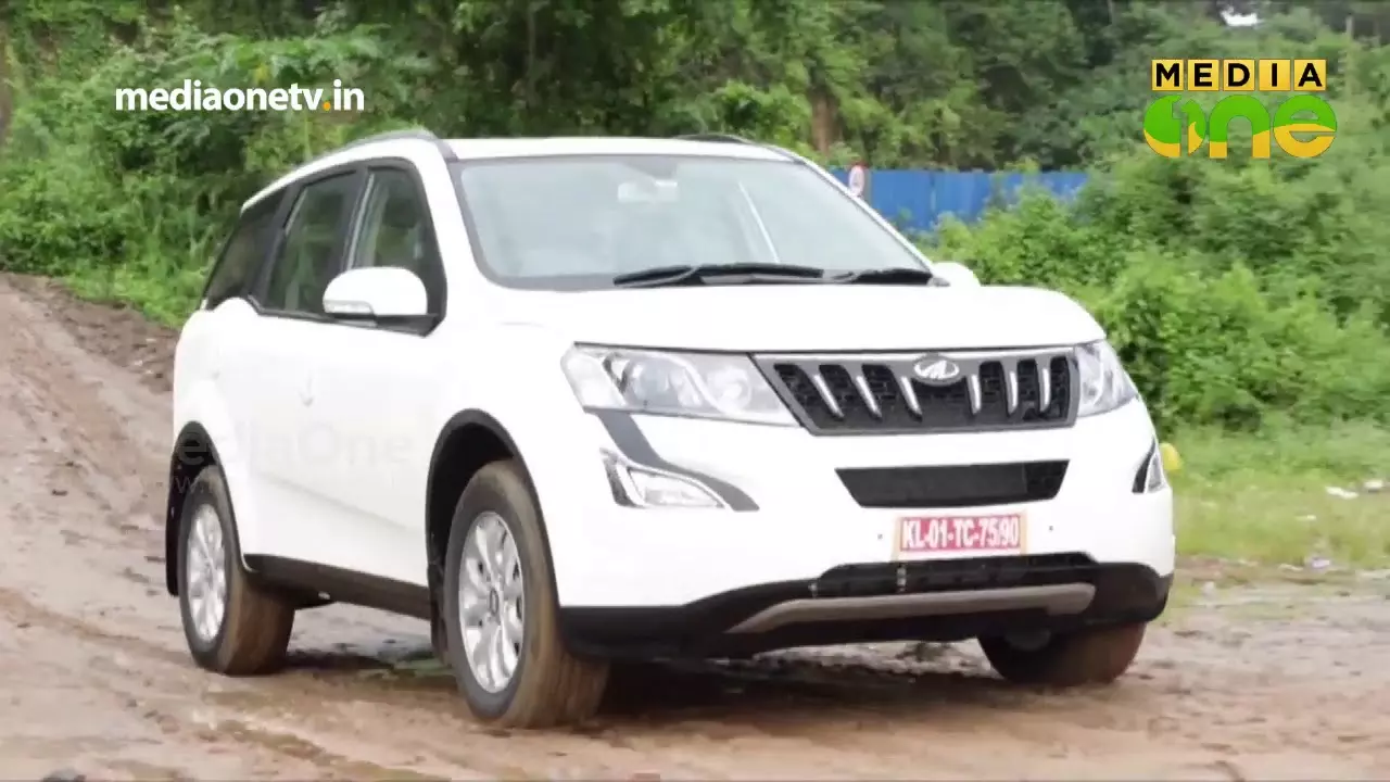 Mahindra XUV500 W9