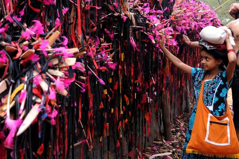 നിയന്ത്രണങ്ങള്‍ക്ക് ഭാഗിക ഇളവ്: സ്ത്രീകള്‍ക്കും കുട്ടികള്‍ക്കും പ്രായമായവര്‍ക്കും വലിയ നടപ്പന്തലില്‍ വിശ്രമിക്കാം