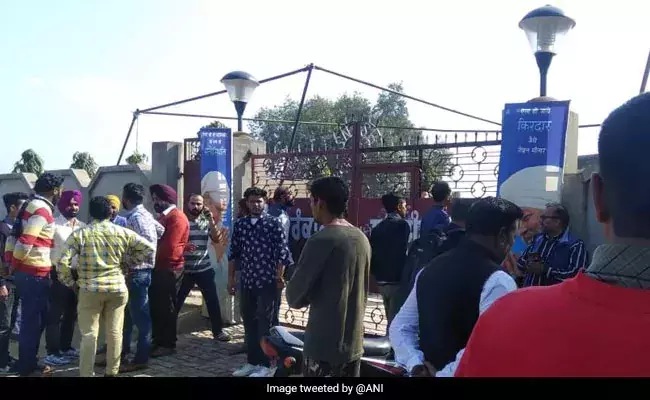 പഞ്ചാബില് ഗ്രനേഡ് ആക്രമണത്തില് മൂന്ന് മരണം പഞ്ചാബില് ഗ്രനേഡ് ആക്രമണത്തില് മൂന്ന് മരണം