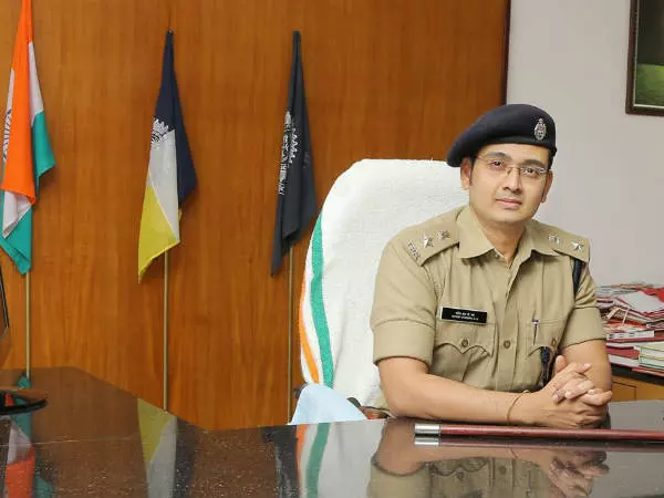 സന്നിധാനത്തും പരിസര പ്രദേശങ്ങളിലുമുള്ള നിയന്ത്രണങ്ങള് പിന്വലിച്ചിട്ടില്ലെന്ന് എസ്.പി യതീഷ് ചന്ദ്ര സന്നിധാനത്തും പരിസര പ്രദേശങ്ങളിലുമുള്ള നിയന്ത്രണങ്ങള് പിന്വലിച്ചിട്ടില്ലെന്ന് എസ്.പി യതീഷ് ചന്ദ്ര