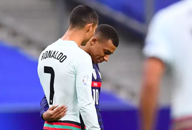 റൊണാൾഡോക്കെതിരെ കളിച്ചതിന്റെ ആവേശം പങ്കു വെച്ച് എംബാപ്പെ റൊണാൾഡോക്കെതിരെ കളിച്ചതിന്റെ ആവേശം പങ്കു വെച്ച് എംബാപ്പെ