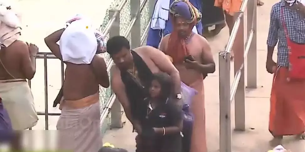 ശബരിമലയില് ഇത്തവണ എത്തിയത് പകുതിയില് താഴെ ഭക്തര് ശബരിമലയില് ഇത്തവണ എത്തിയത് പകുതിയില് താഴെ ഭക്തര്