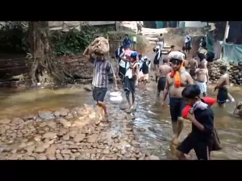 കാനനപാതയായ വണ്ടിപ്പെരിയാര് സത്രത്തില് തീര്ത്ഥാടകരെ തടഞ്ഞതായി പരാതി കാനനപാതയായ വണ്ടിപ്പെരിയാര് സത്രത്തില് തീര്ത്ഥാടകരെ തടഞ്ഞതായി പരാതി