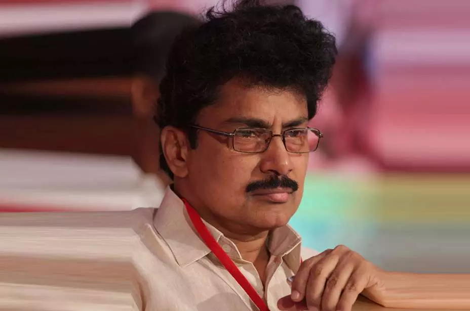 പി.കെ ശശിക്കെതിരായ പരാതിയിൽ നടപടി തീരുമാനം സി.പി.എം വീണ്ടും നീട്ടി പി.കെ ശശിക്കെതിരായ പരാതിയിൽ നടപടി തീരുമാനം സി.പി.എം വീണ്ടും നീട്ടി