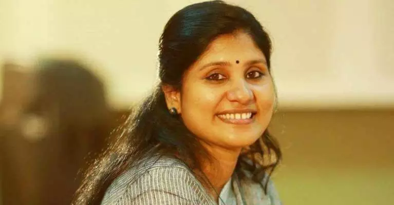 ദീപാ നിഷാന്തിനെതിരെ സാഹിത്യ മോഷണാരോപണം; മോഷ്ടിച്ചത് വര്‍ഷങ്ങള്‍ക്ക് മുമ്പ് പ്രസിദ്ധീകരിച്ച കവിത