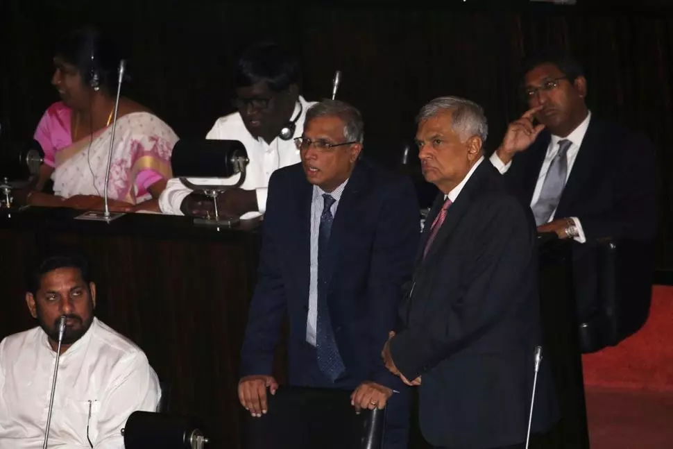 രജപക്‌സെക്ക് തിരിച്ചടി, സെലക്ട് കമ്മിറ്റിയില്‍ വിക്രമസിംഗെക്ക് ഭൂരിപക്ഷം