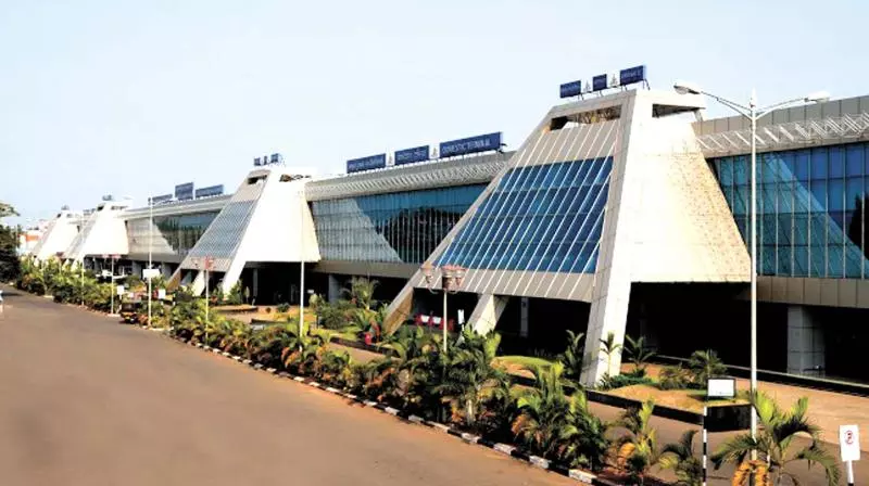 കരിപ്പൂരിന്റെ ശനിദശ മാറുന്നു; സൗദി എയർലൈൻസിന് പിന്നാലെ എയർ ഇന്ത്യയും സൗദിയിലേക്കുള്ള സർവീസ് പുനരാരംഭിക്കുന്നു കരിപ്പൂരിന്റെ ശനിദശ മാറുന്നു; സൗദി എയർലൈൻസിന് പിന്നാലെ എയർ ഇന്ത്യയും സൗദിയിലേക്കുള്ള സർവീസ് പുനരാരംഭിക്കുന്നു