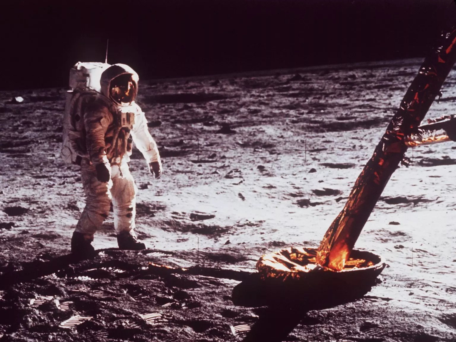 ചന്ദ്രനില്‍ കാലുകുത്തിയത് തട്ടിപ്പോ? റഷ്യന്‍ ബഹിരാകാശ ഏജന്‍സി അന്വേഷണത്തിന്