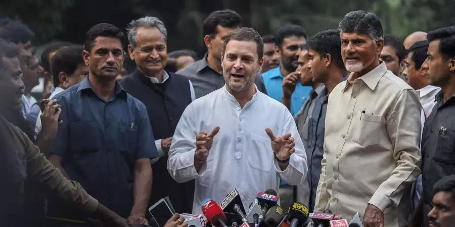 ചന്ദ്രബാബു നായിഡുവും രാഹുല് ഗാന്ധിയും ഓരേ വേദിയില് ചന്ദ്രബാബു നായിഡുവും രാഹുല് ഗാന്ധിയും ഓരേ വേദിയില്