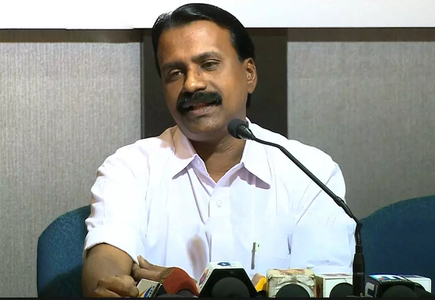 ഒറ്റപ്പാലത്തെ ഇടത്തോട്ട് തിരിച്ച ശിവരാമന്‍