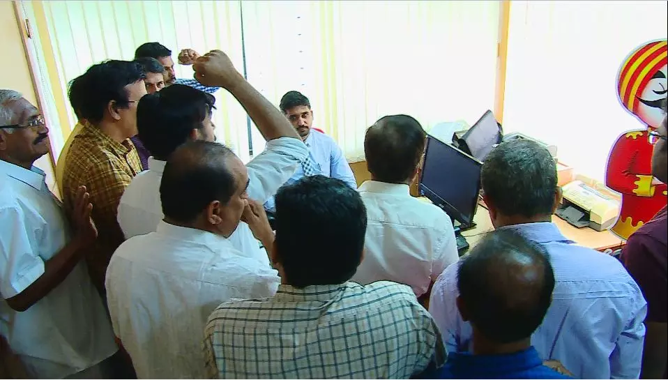 മലബാര്‍ ഡവലപ്മെന്റ് ഫോറം കോഴിക്കോട് എയര്‍ ഇന്ത്യ ഓഫീസ് ഉപരോധിച്ചു