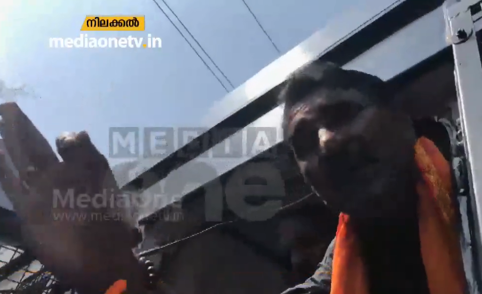 നിലക്കലില്‍ നിരോധനാജ്ഞ ലംഘിച്ച ബി.ജെ.പി നേതാക്കളെ അറസ്റ്റ് ചെയ്ത് നീക്കി  