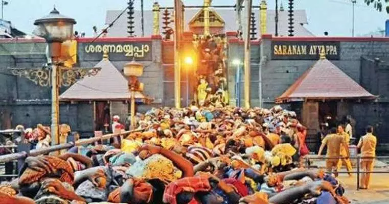 ‘ശരണമന്ത്രം പോലും രാഷ്ട്രീയ മുദ്രാവാക്യമാക്കി’; ശബരിമല കേസുകളെല്ലാം സുപ്രീംകോടതിയിലേക്ക് മാറ്റണമെന്ന് സര്ക്കാര് ഹര്ജി ‘ശരണമന്ത്രം പോലും രാഷ്ട്രീയ മുദ്രാവാക്യമാക്കി’; ശബരിമല കേസുകളെല്ലാം സുപ്രീംകോടതിയിലേക്ക് മാറ്റണമെന്ന് സര്ക്കാര് ഹര്ജി