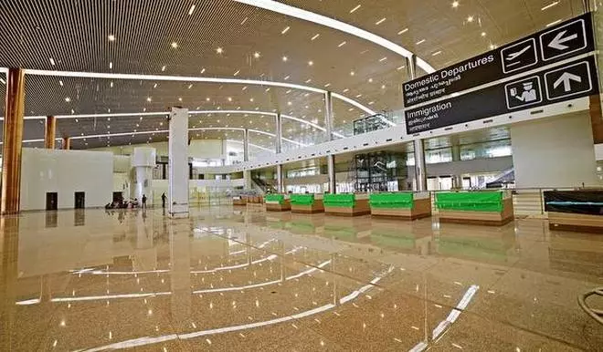 തെയ്യവും തിറയും പൂരക്കളിയും; കണ്ണൂര്‍ വിമാനത്താവളത്തെ ‘കളറാക്കി’ ചുമര്‍ ചിത്രങ്ങള്‍