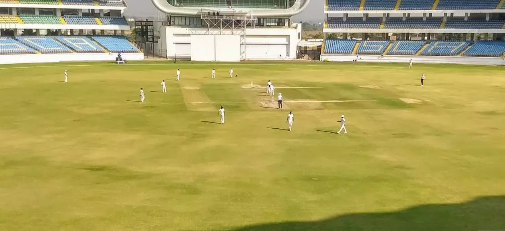 രഞ്ജി ട്രോഫി: തമിഴ്നാടിനെതിരെ തുടക്കം ഗംഭീരമാക്കി കേരളം രഞ്ജി ട്രോഫി: തമിഴ്നാടിനെതിരെ തുടക്കം ഗംഭീരമാക്കി കേരളം