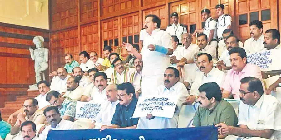 യുഡിഎഫ് എം.എല്‍.എമാരുടെ സത്യഗ്രഹം അവസാനിപ്പിക്കാന്‍ സ്പീക്കര്‍ ഇടപെടണമെന്ന് രമേശ് ചെന്നിത്തല  