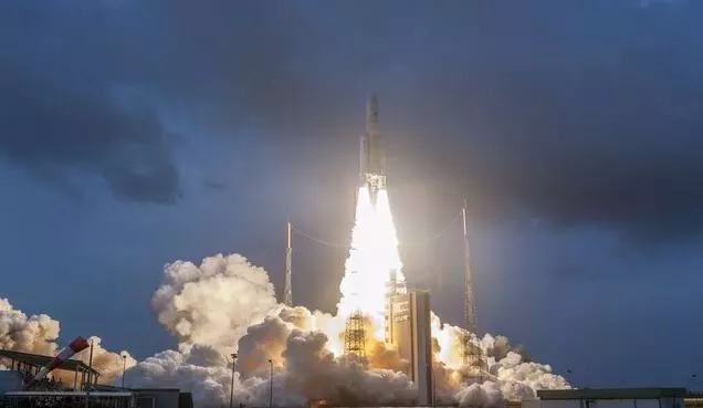 ഇന്ത്യയുടെ ഏറ്റവും ഭാരമേറിയ ഉപഗ്രഹം ജിസാറ്റ് 11 ഭ്രമണപഥത്തില്‍