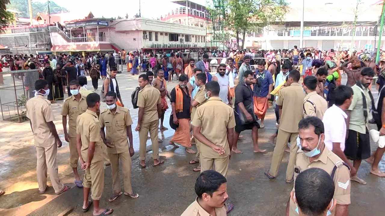 ശബരിമലയില്‍ ജാഗ്രതയോടുള്ള പ്രവര്‍ത്തനവുമായി അഗ്നിശമനസേനാ വിഭാഗം